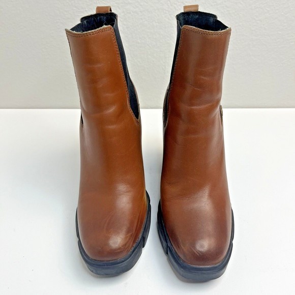 Steve Madden Brown and Black Ankle Boots - Picture 2 of 11